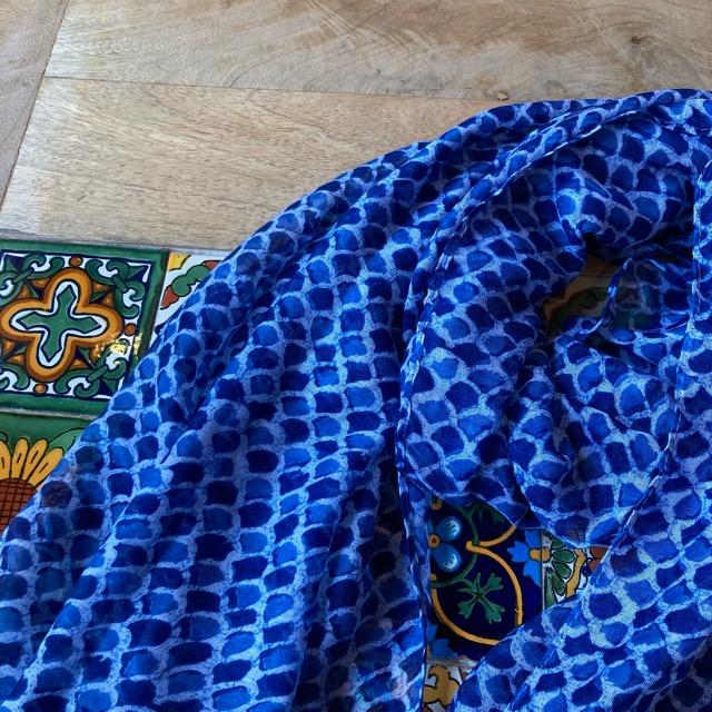 TOPANGA Accessory　スムースタッセルビッグストール　Scales　ブルー　藍色　スカーフ　ショール　マフラー　大判ストール　羽織　薄手　フリンジ　冷房対策 |  | 02