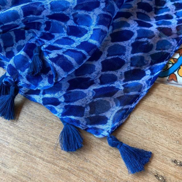 TOPANGA Accessory　スムースタッセルビッグストール　Scales　ブルー　藍色　スカーフ　ショール　マフラー　大判ストール　羽織　薄手　フリンジ　冷房対策 |  | 03