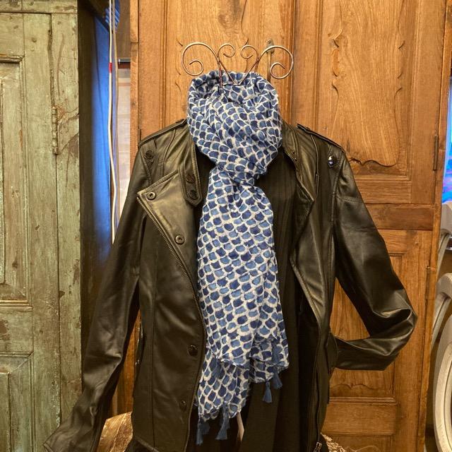 TOPANGA Accessory　スムースタッセルビッグストール　Scales　ブルー　藍色　スカーフ　ショール　マフラー　大判ストール　羽織　薄手　フリンジ　冷房対策 |  | 08
