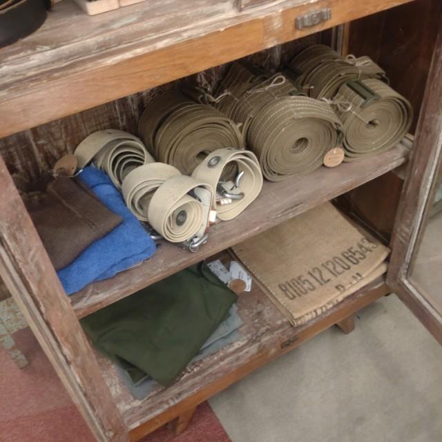 店頭受取専用商品】インド アンティークパントリーキャビネット 