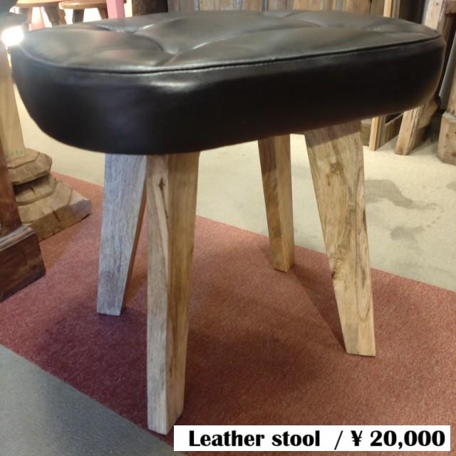 LEATHER WOODEN SQUARE STOOL Cow Leather Genuine Mango Wood : 輸入
