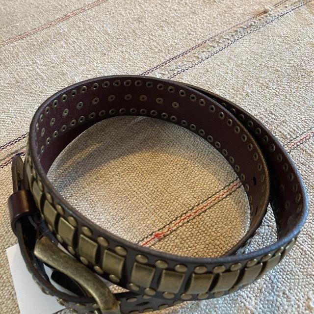 TOPANGA ACCESSORIES スクエアスタッズベルト ダークブラウン : 輸入