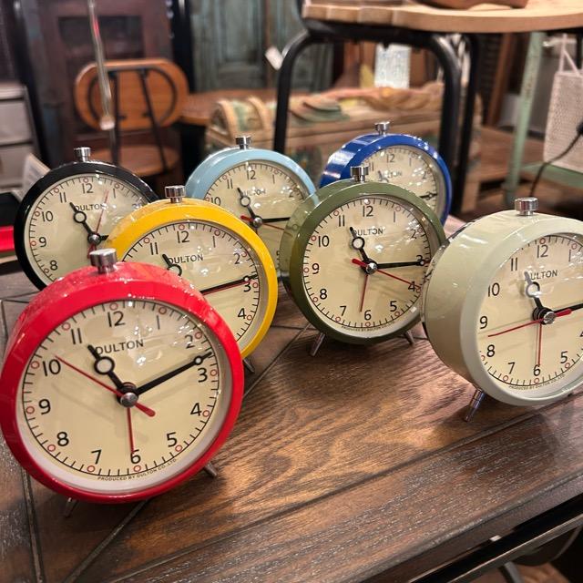 アラームスタンドクロック　全７色　レッド　イエロー　オリーブ　アイボリー　ブラック　ブルー　サックスブルー　目覚まし時計　時計　カラフル　ベル音 | DULTON