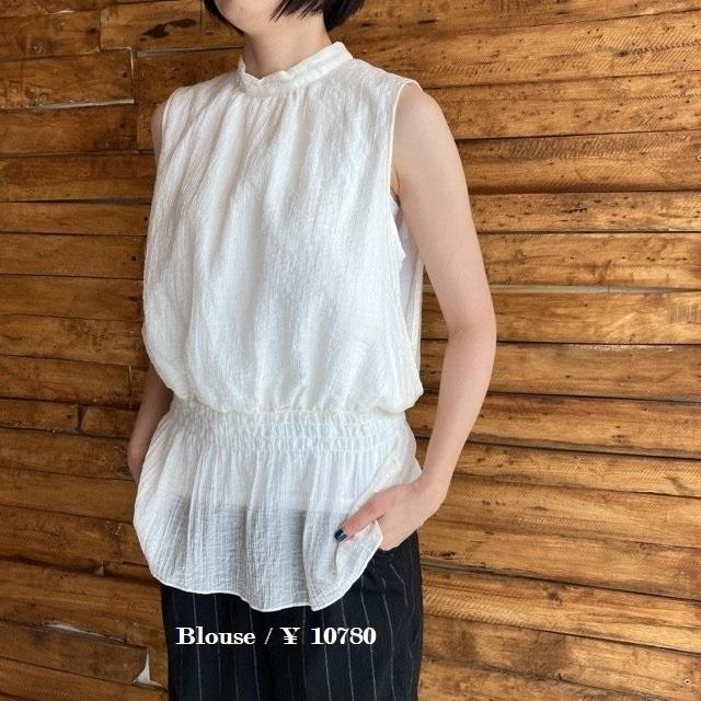 UNIVERSAL TISSU(ユニヴァーサルティッシュ)　セパールギャザーブラウス　オフ