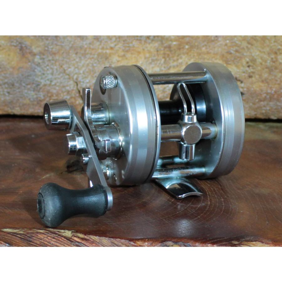 美品　ABU アブガルシア　1500c  アンバサダー Abu Garcia アブガルシア アンバサダー1500C バーガンディ 本体