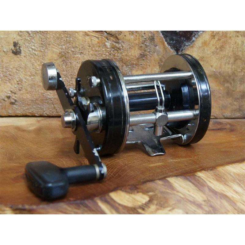 Abu Garcia ABU Ambassadeurアブ アンバサダー 7000C黒☆リム