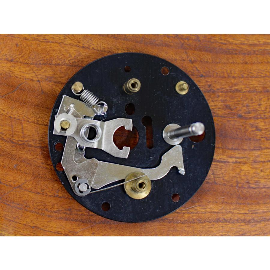 オールド ABU4600/5600/6600番台★☆★ブレーキプレート★☆サムバー式★右用 | Abu Garcia | 01