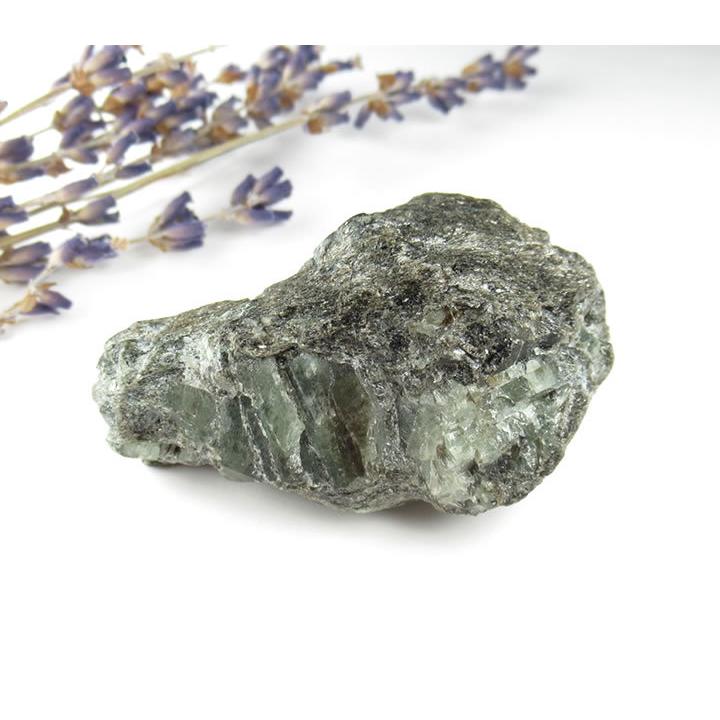 アレキサンドライト原石 58g ロシア産 '皇帝の守護龍'大きく美しい結晶