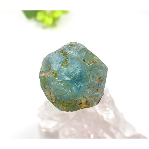 68ctロシア・ザバイカルスキー産アクアマリン結晶 原石 aq118