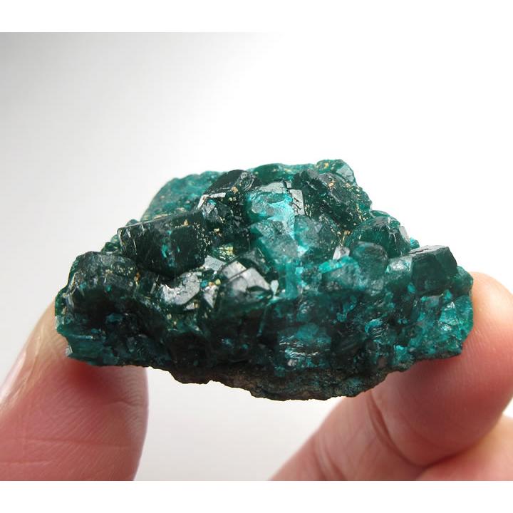 ダイオプテーズ 原石 27g 透明感のある深いグリーンの結晶が大変美しい