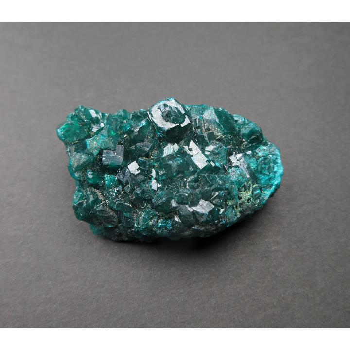 ダイオプテーズ 原石 19g 透明感のある深いグリーンの結晶が大変美しい