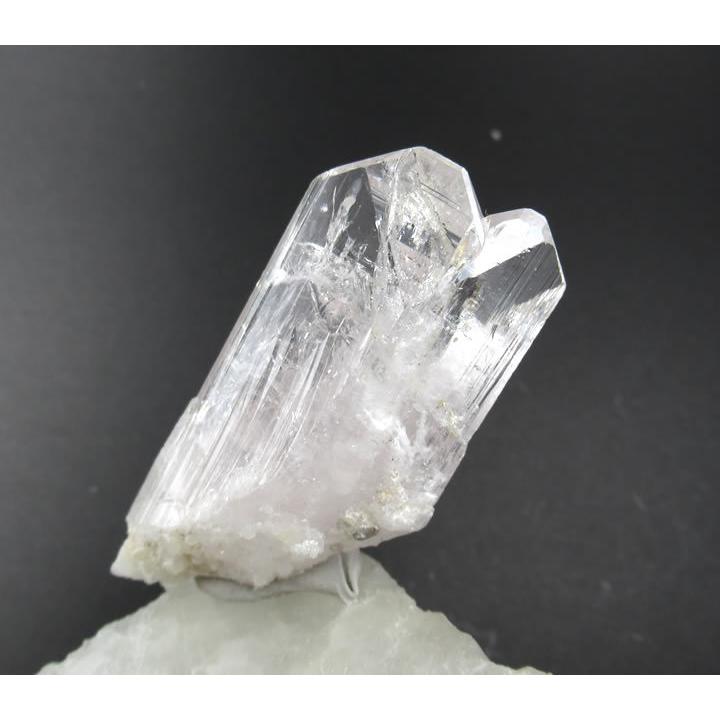 ピンクダンビュライト結晶 高品質 透明 原石 虹あり danbu201