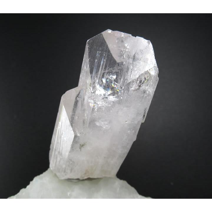 ピンクダンビュライト結晶 高品質 透明 原石 虹あり danbu203