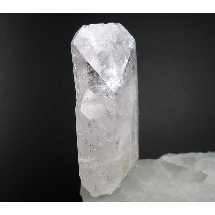 ピンクダンビュライト結晶 高品質 透明 原石 虹あり danbu203