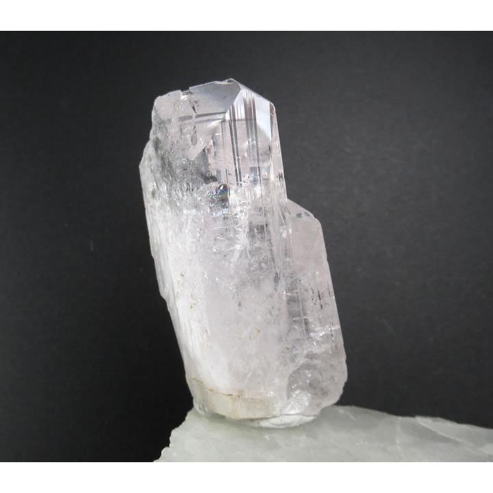 ピンクダンビュライト結晶 高品質 透明 原石 虹あり danbu203