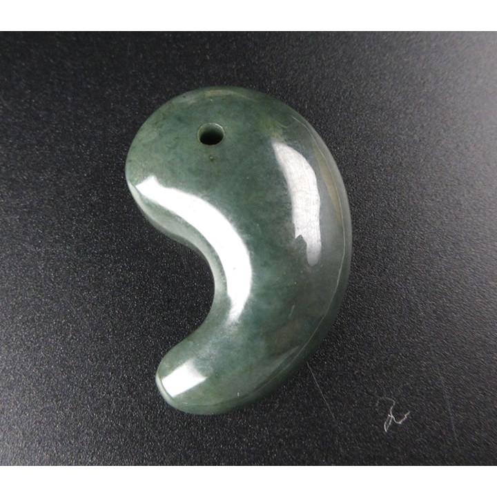 高品質 ミャンマー産 ジェダイト 勾玉 30mm 革ひも付き 本翡翠 ヒスイ
