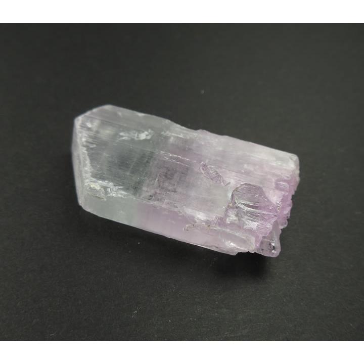 バイカラー クンツァイト 原石 20g 虹あり 透明感のあるグラデーション
