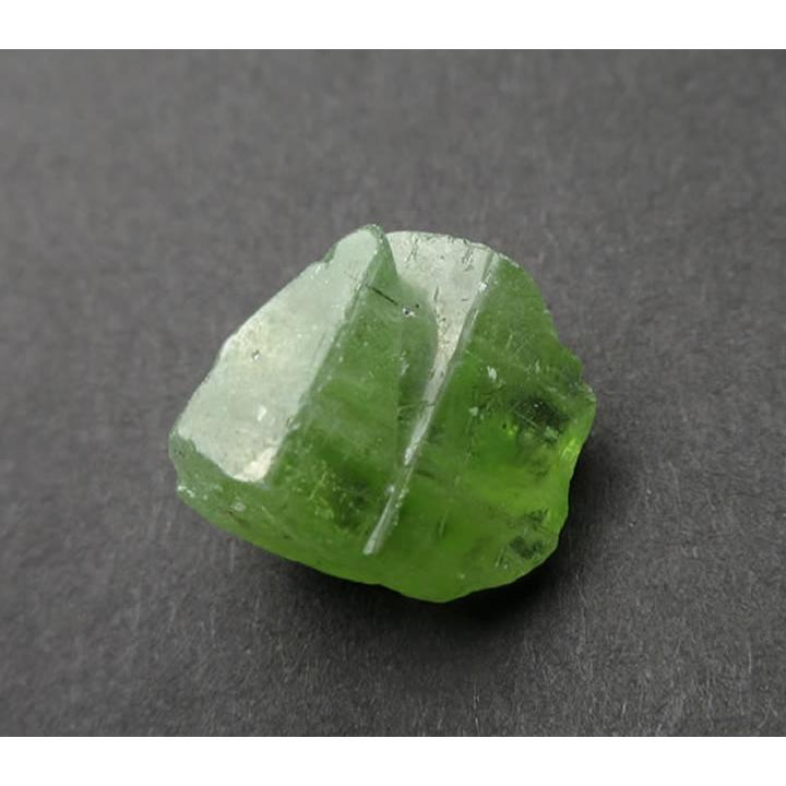 ペリドット 原石 パキスタン産 1.9g 天然石 財運 天然獅子 人生の