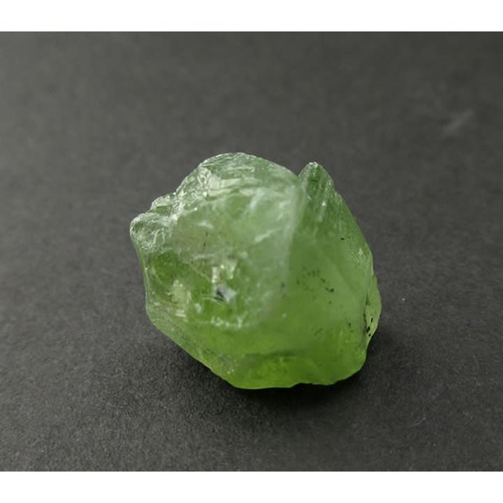 ペリドット 原石 パキスタン産 1.9g 天然石 財運 天然獅子 人生の