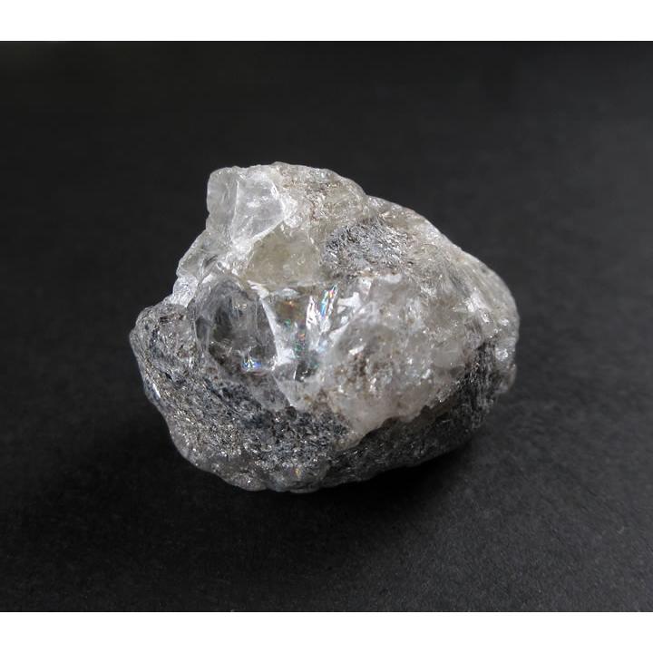 ロシア産フェナカイト原石13.5g 虹あり 透明感のある個所に美しい虹が