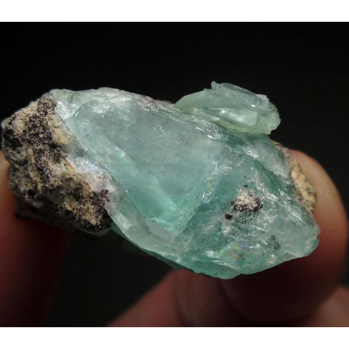 フォスフォフィライト原石 10.07ct 母岩付き ☆心の安らぎと豊かさ