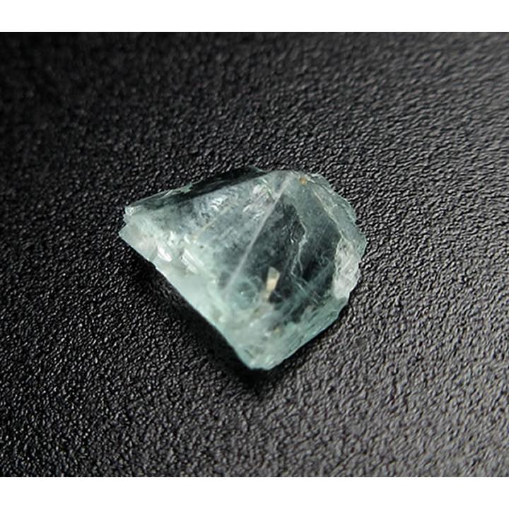 フォスフォフィライト 結晶 0.5ct  鑑別書付 心の安らぎと豊かさ、繁栄、財政的富、芸術的感性と美的センスの向上 ボリビア産 天然石 phos069の画像
