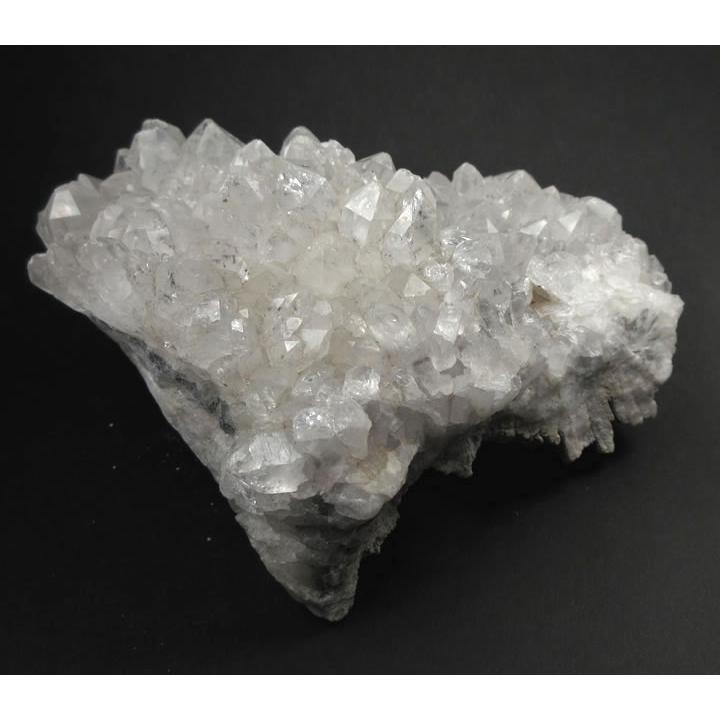中国貴州省産 水晶クラスター 648g 天然水晶 原石 白く美しい透明結晶