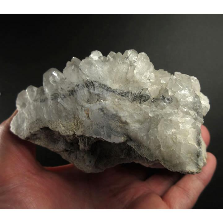 中国貴州省産 水晶クラスター 648g 天然水晶 原石 白く美しい透明結晶