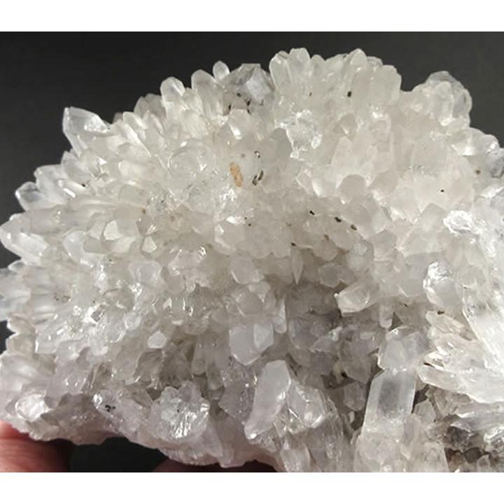 中国貴州省産 水晶クラスター 648g 天然水晶 原石 白く美しい透明結晶
