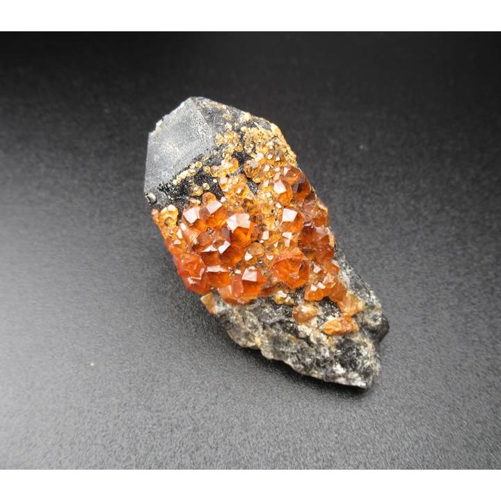 スモーキークォーツ原石withスペサルティンガーネット結晶 40g