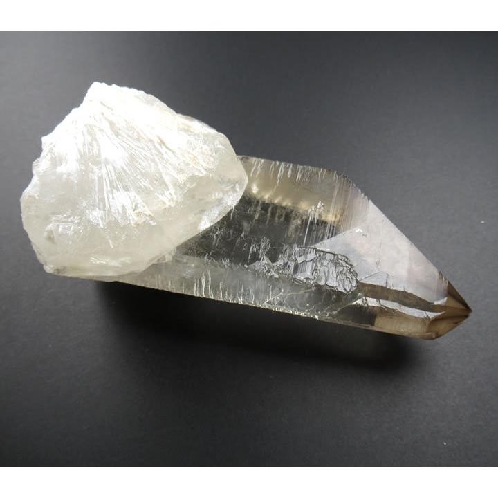 トライゴーニッククォーツ 水晶 大変稀少なシトリン 虹あり360g