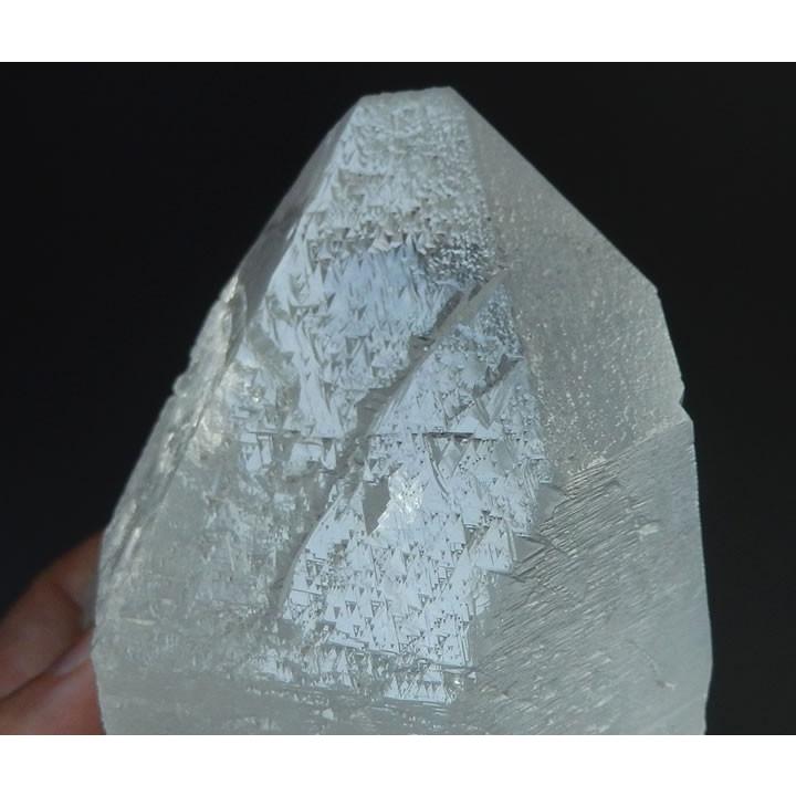 トライゴーニッククォーツ水晶558g虹あり セルフヒールド 美しい透明感