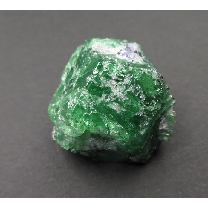 ツァボライトガーネット 原石 周囲の人にまで豊かさと繁栄をもたらす