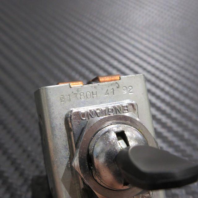 NEWOLD STOCK LUCAS ON／ON トグルスイッチ 31780 : AC MINDS