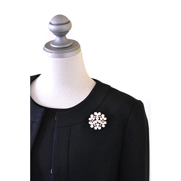 爆売りセール開催中 ブローチ 花 フラワー パール ホワイト 上品 レディース 華やか 結婚式 入学式 卒業式 スーツ ジャケット Karolinemedeiros Com Br