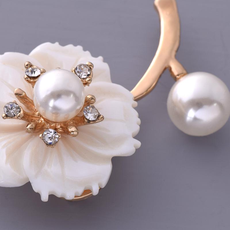 ブローチ 桜 白蝶貝 花 フラワー パール ゴールド 入学式 卒業式 上品  