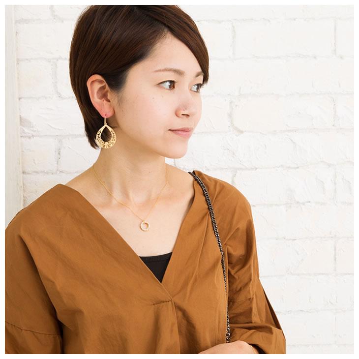 ピアス レディース ティアドロップ 大ぶり 透かし模様 フィリグリー