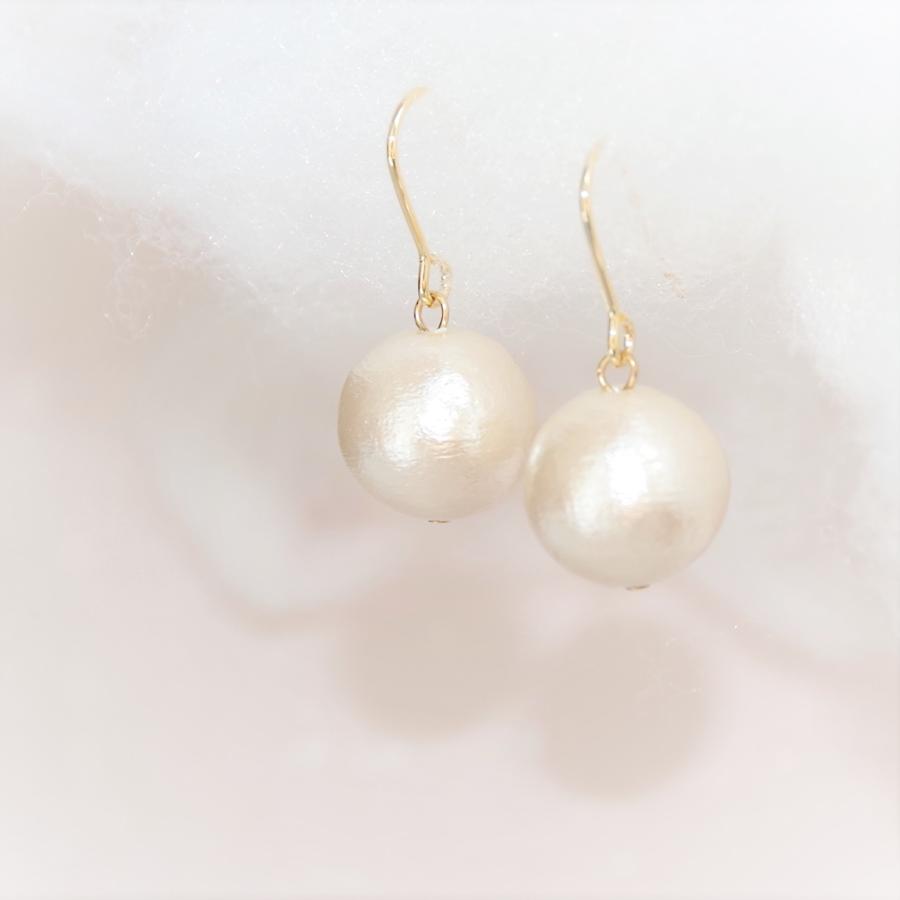 女の子向けプレゼント集結 イヤリング ノンホールピアス 痛くない 揺れる大粒コットンパール 上品 ゴールド シルバーカラー Dprd Jatimprov Go Id