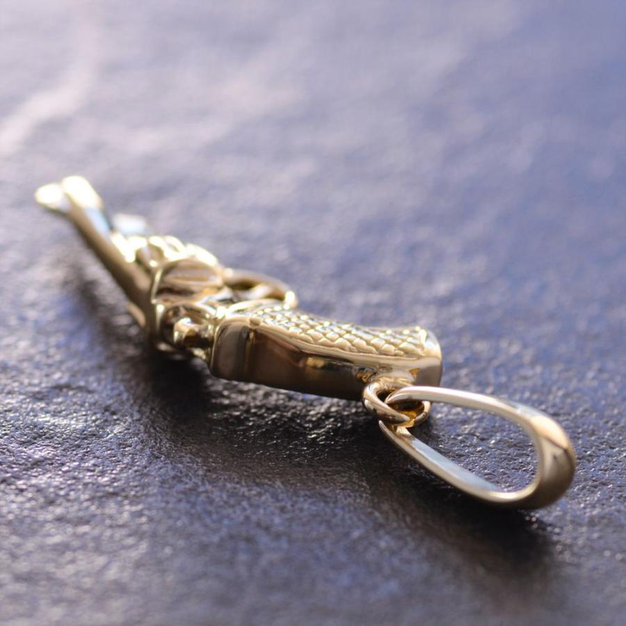 ペンダントトップ メンズ K18 18金 ゴールド ピストル 拳銃モチーフ