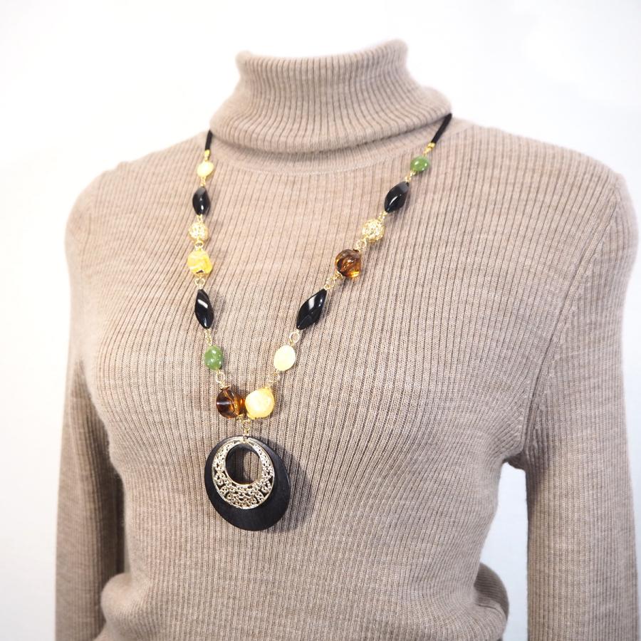 大きい染木ペンダント レディース ネックレス ナチュラルイメージ