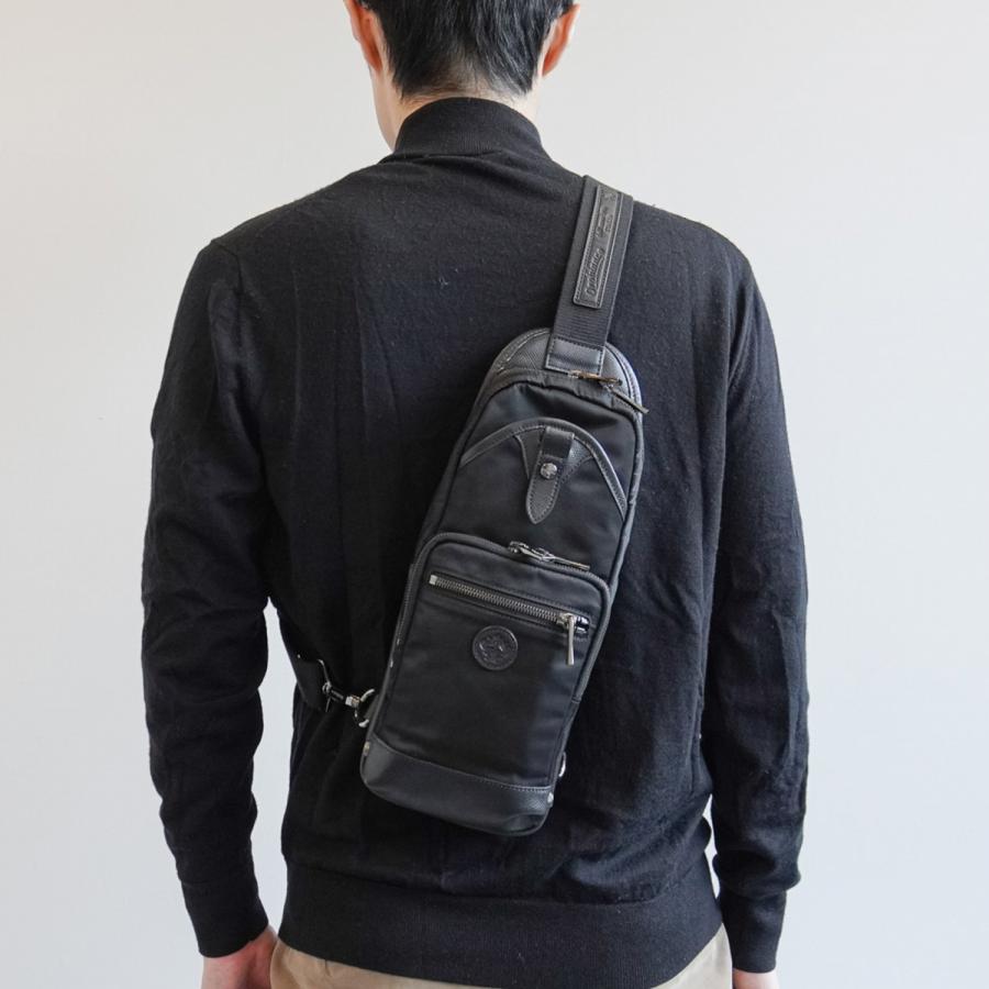＼公式／ ボディバッグ メンズ 縦型 Orobianco オロビアンコ ソロペルテ 3L 軽量 570g 斜めがけ 上品 小さめ コンパクト ブランド 92957 父の日 ギフトの画像
