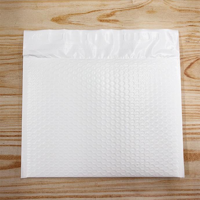 IZUMI クッション封筒 B5判 400x240mm ※200枚以上 クッション封筒 B5サイズ DVDサイズ 100枚 耐水タイプ スリム 横型
