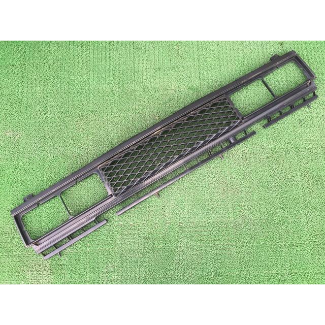 ☆720 ダットサン トラック 純正 フロントグリル ラジエーターグリル 