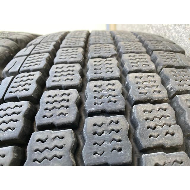 ★スタッドレス★11R22.5 16PR ブリヂストン製 W910パターン リトレッドタイヤ 再生タイヤ 更生タイヤ 冬タイヤ 4本の画像