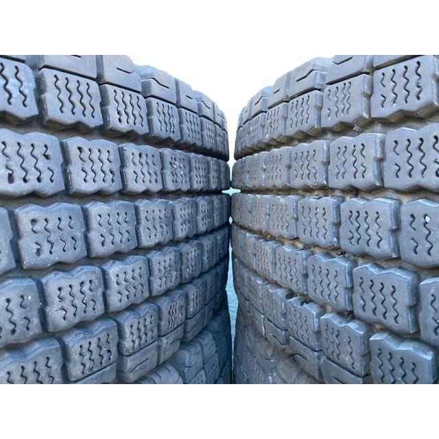 ★スタッドレス★バリ溝★245/70R19.5 ブリヂストン製 W910 リトレッドタイヤ 再生タイヤ 更生タイヤ 冬タイヤ 8本 (2)の画像