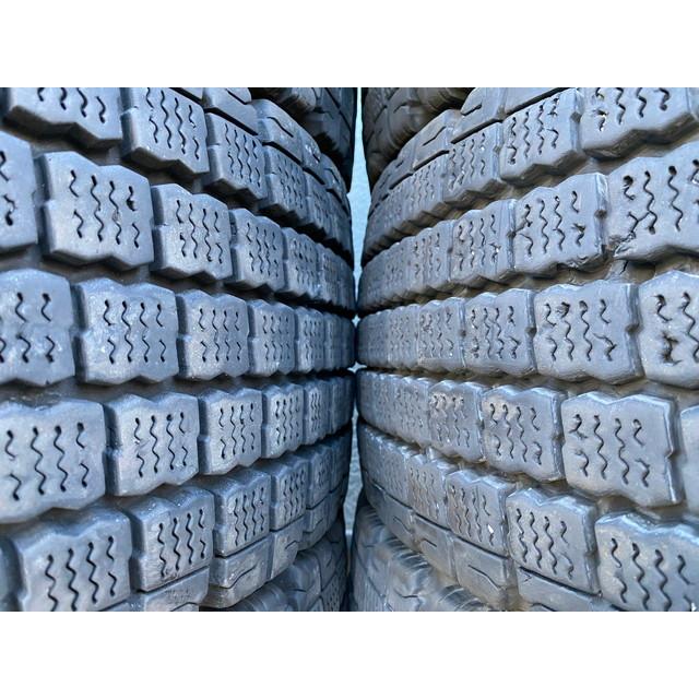 ★スタッドレス★バリ溝★245/70R19.5 ブリヂストン製 W910 リトレッドタイヤ 再生タイヤ 更生タイヤ 冬タイヤ 8本 (2)の画像