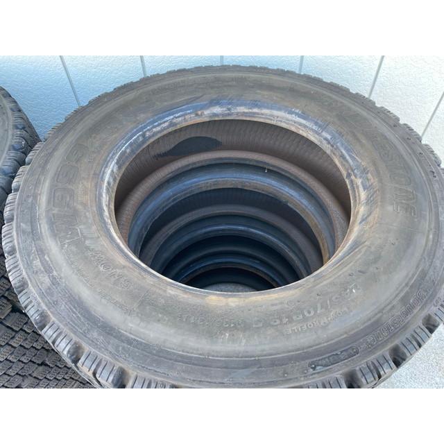 ★スタッドレス★バリ溝★245/70R19.5 ブリヂストン製 W910 リトレッドタイヤ 再生タイヤ 更生タイヤ 冬タイヤ 8本 (3)の画像