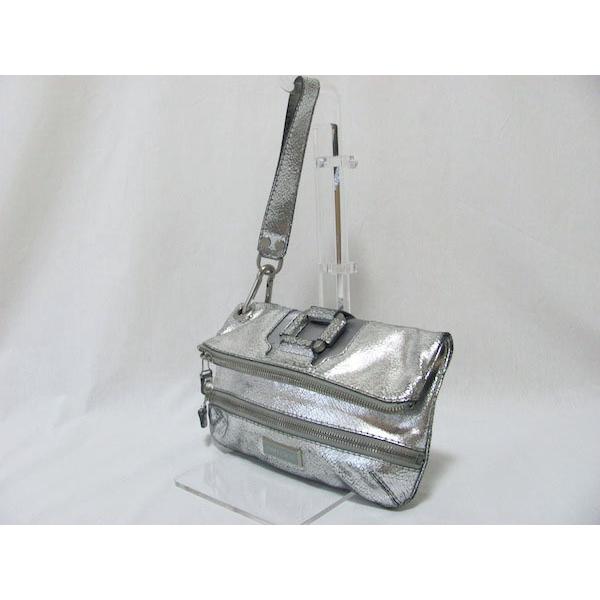 JIMMY CHOO シルバー クラッチバッグ 中古・古着通販】JIMMY CHOO (ジミーチュウ) メタリックワッペン