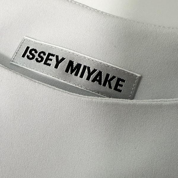 spc イッセイミヤケ ISSEYMIYAKE ワンピース 2 白系 黒 紫 IM72FH506