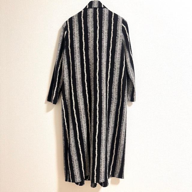 詩仙堂 ちりめん黒と白のパターン ロングコート
